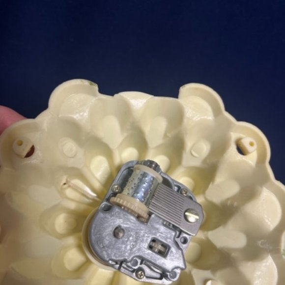 VTG Lidco Floral Wall Mount Music Box w/Pull Cord -Plays Christmas Music- Works - Picture 5 of 5